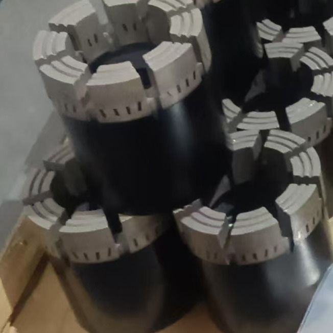 Bites de diamantes de perfil semi-redondo para extração de núcleos de rocha média a dura