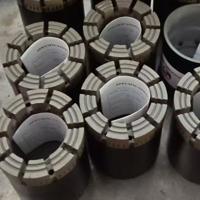 Bits de diamante impregnados otimizados para perfuração eficiente em formações médias a ultra duras