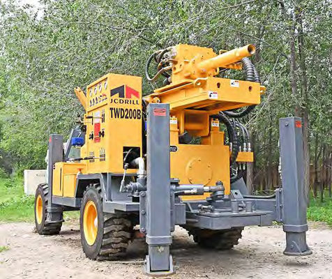 Bom preço. Ar de DTH & MUD que furam o equipamento de perfuração montado do poço de água de 4 rodas de 200m reboque resistente on-line